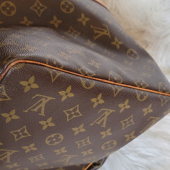 Authentic LOUIS VUITTON Monogram Keepall 55 Travel Bag - Picture 5 of 13